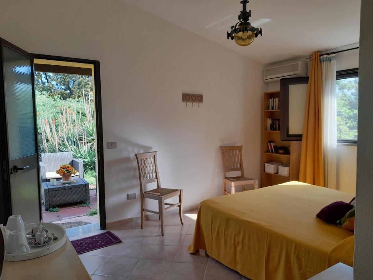 Hotel La Restanza à Pula Extérieur photo